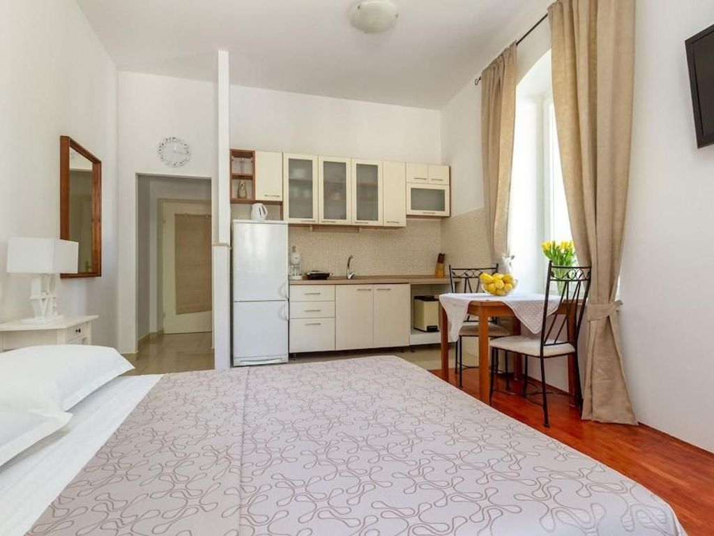Rooms & Apartments Matkovic