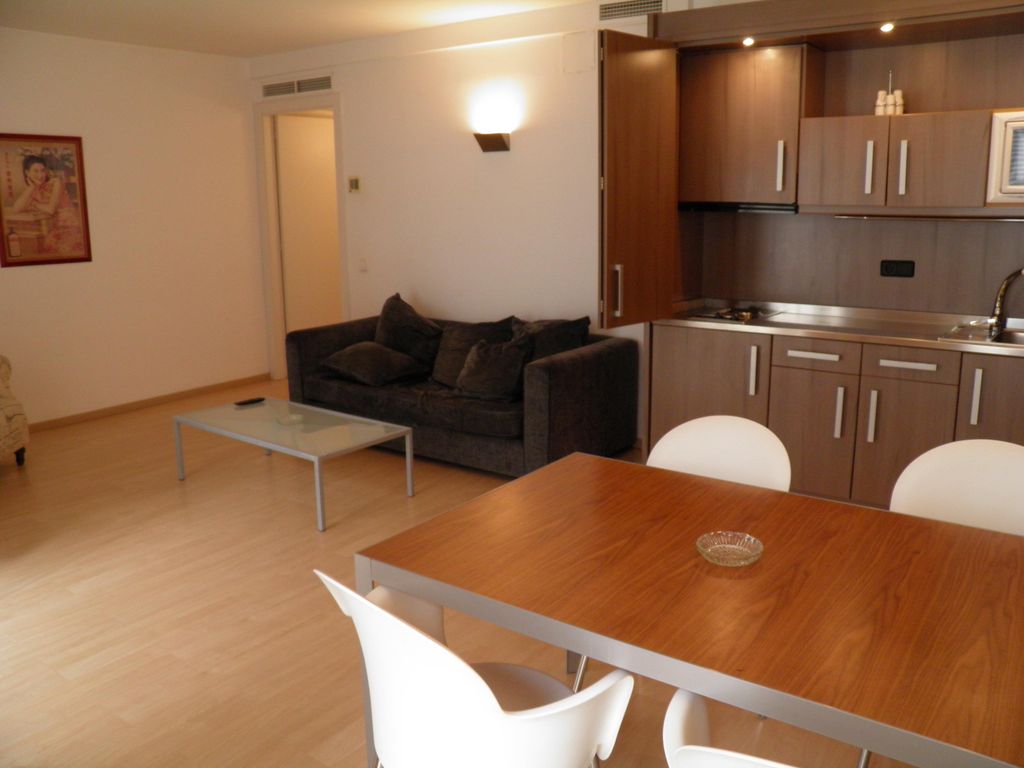 Apartaments Sant Jordi Fontanella Apartments