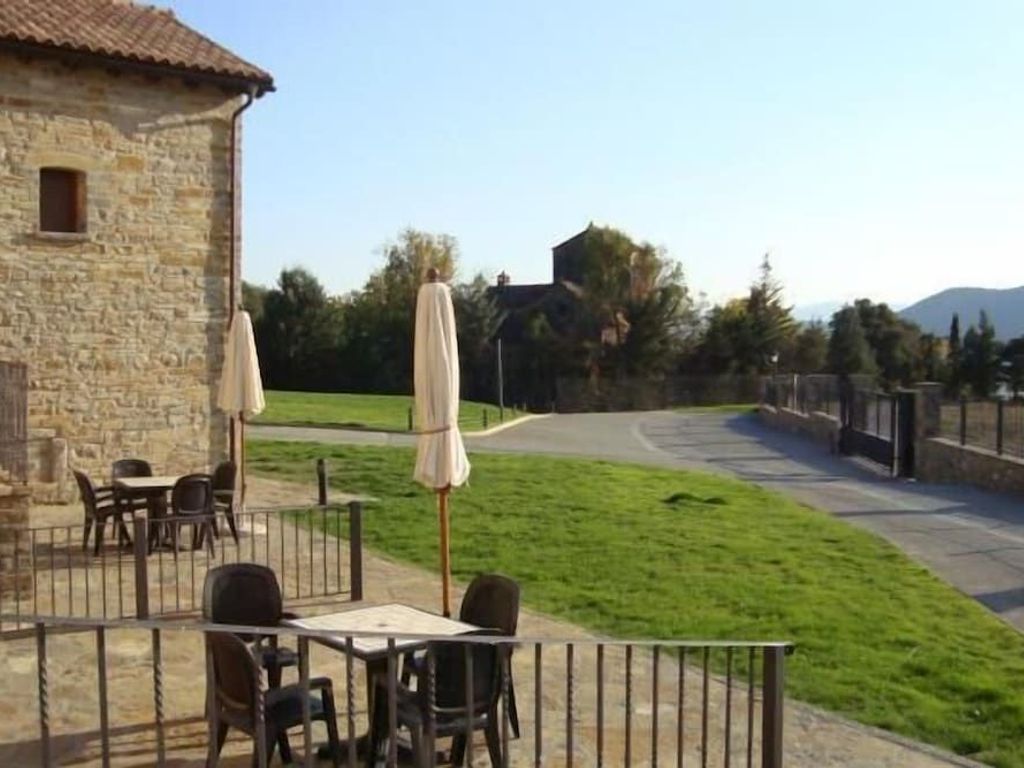 Casas Pirineo Aínsa: Historic Palace & Garden