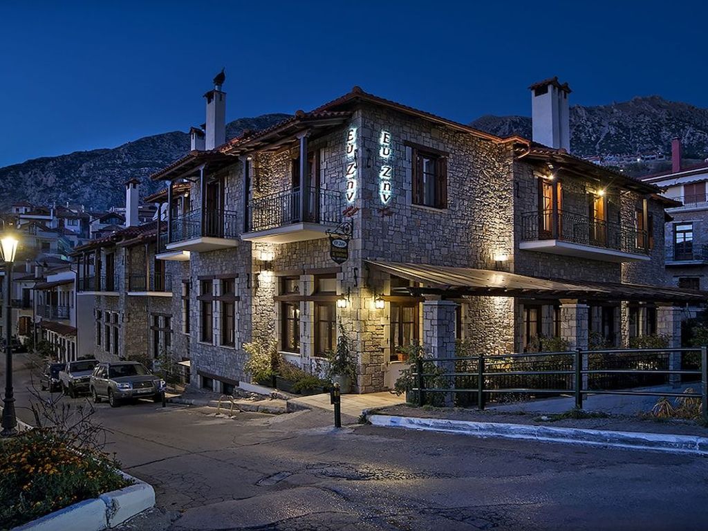 Ef Zin Studios & Suites