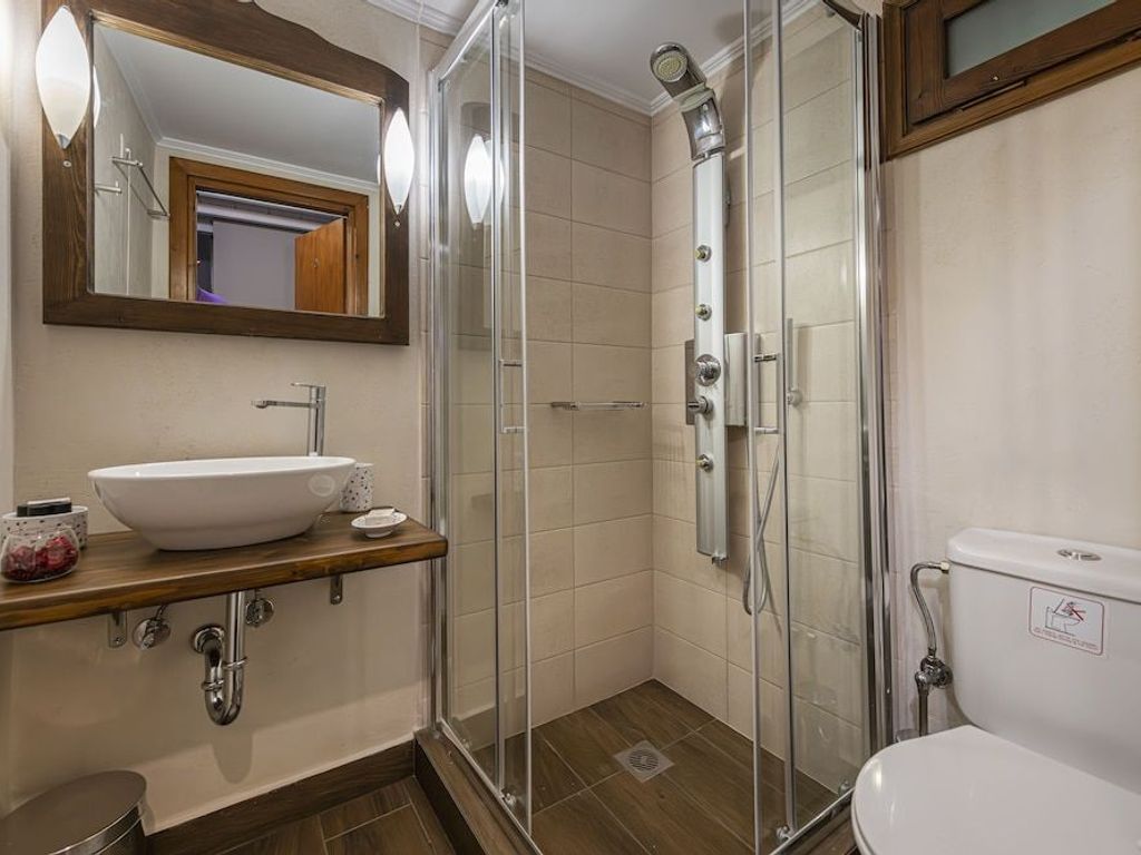 Ef Zin Studios & Suites