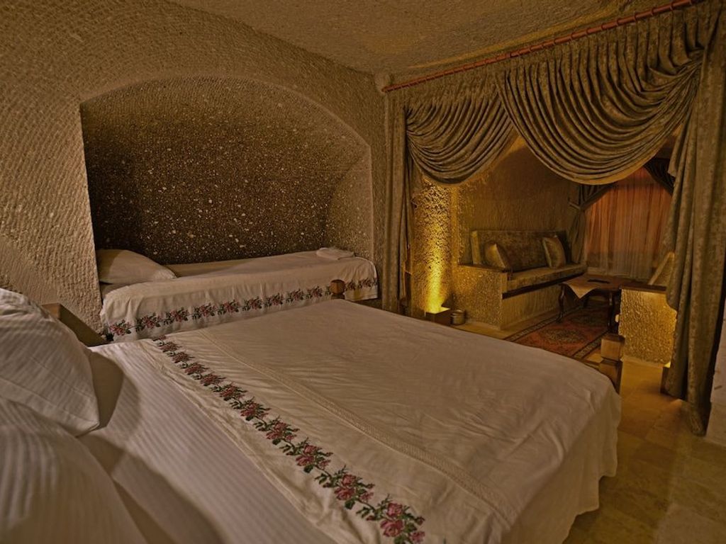 Grand Cave Suites