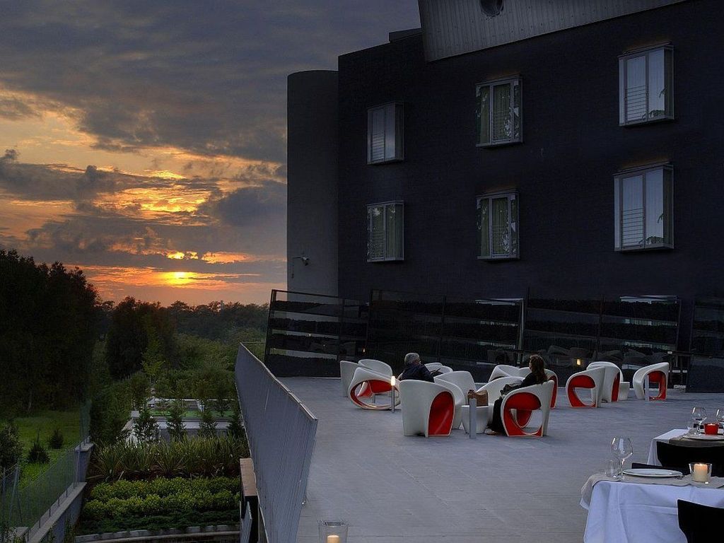 Black Hotel