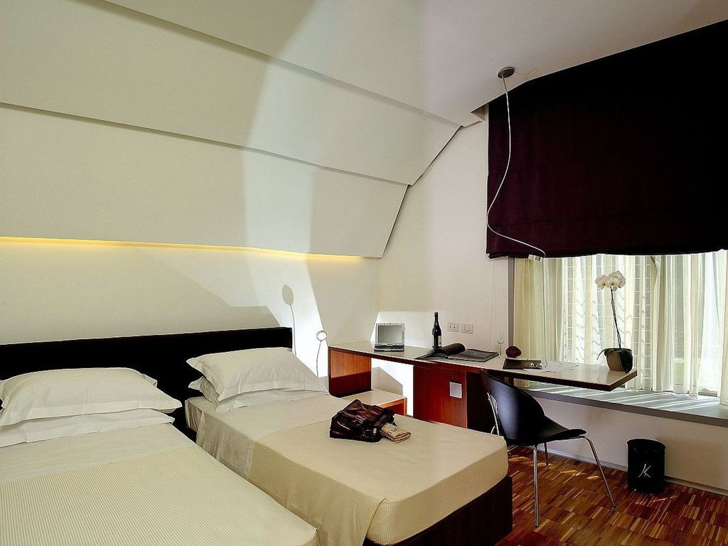 Black Hotel