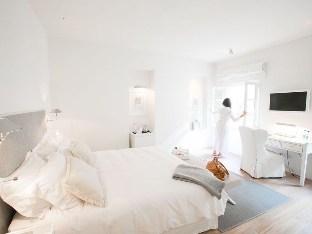 Hall Suites