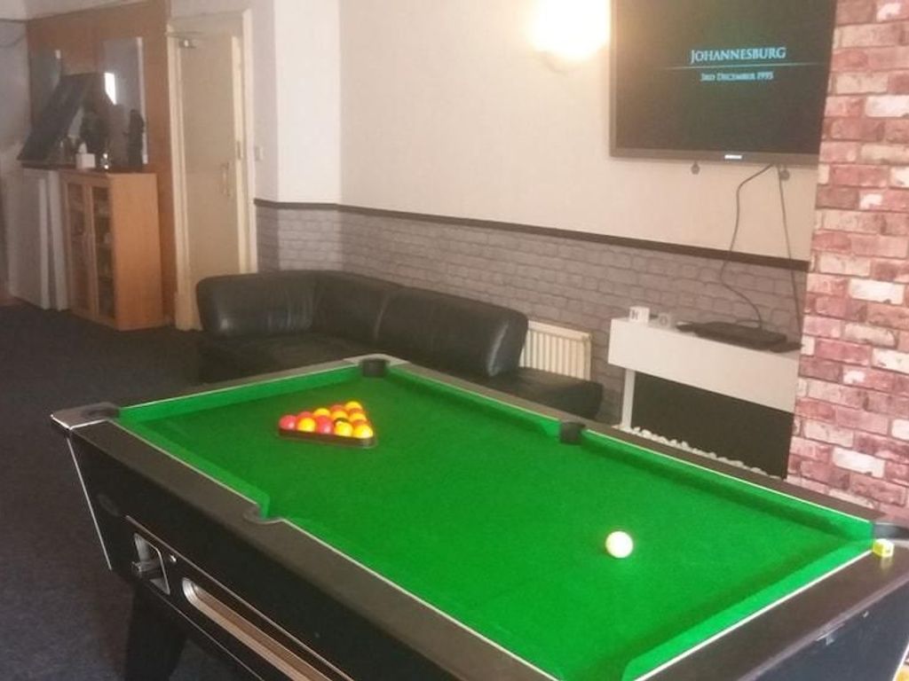 Crompton Hotel