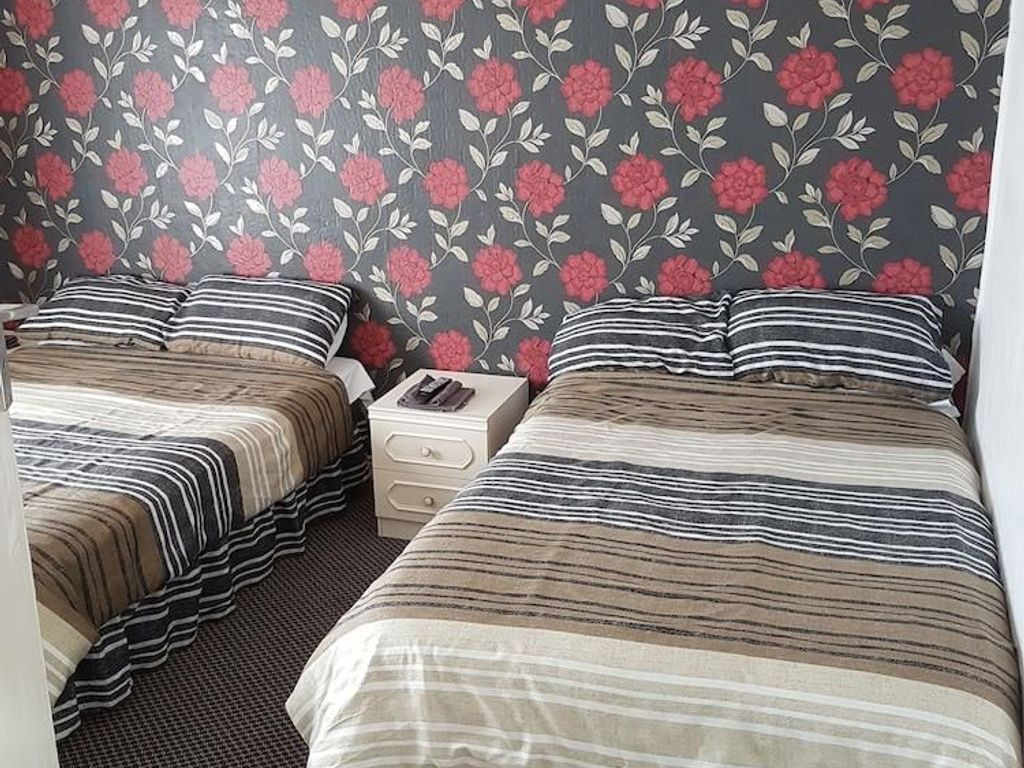 Crompton Hotel