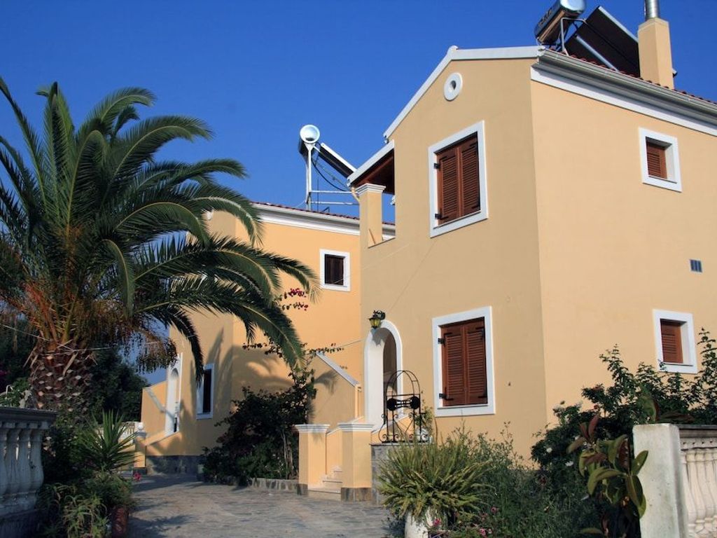 Villa Helen's Apartments