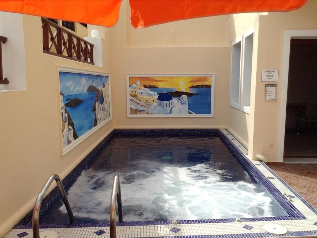 Antonia Apartments
