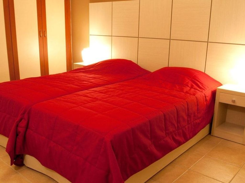 Antonia Apartments