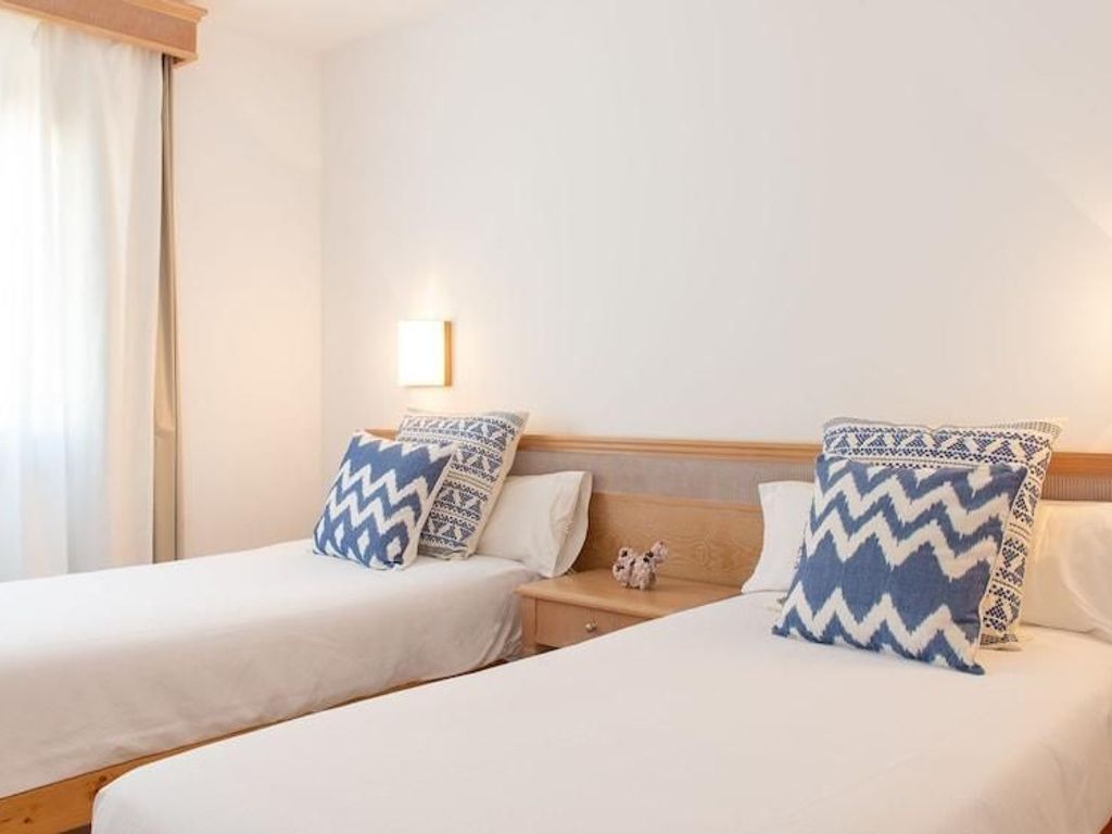 Lemar Apartments