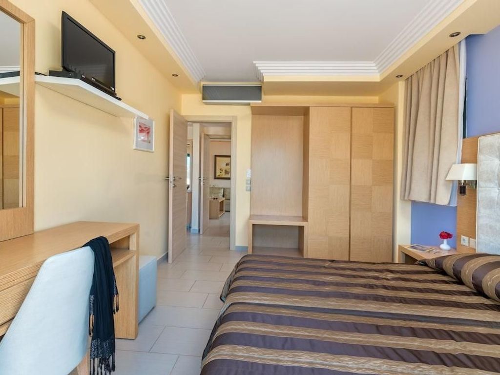 Ai Yannis Suites and Apartments Hotel