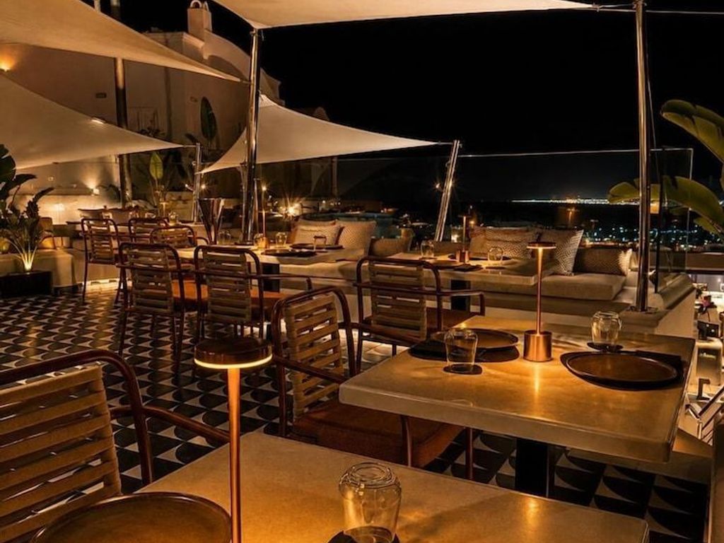 Sun Rocks Boutique Hotel | Caldera View Suites & Sunset Dining Experience