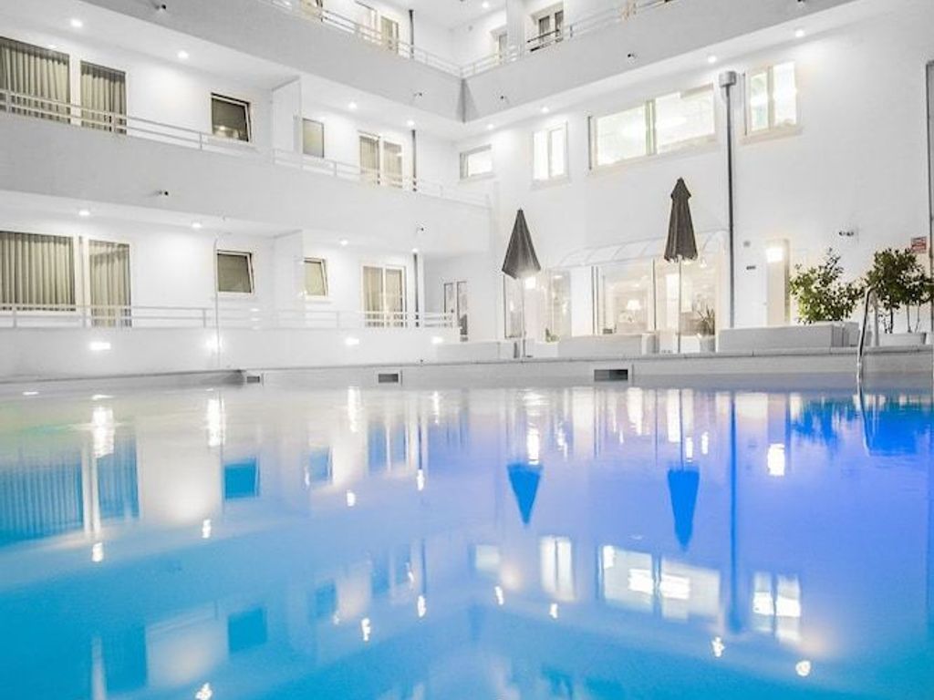 Mokambo Shore Design Hotel