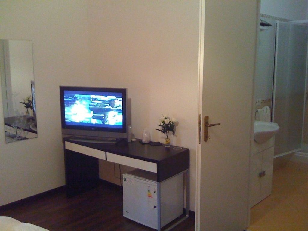 Ave Rooms
