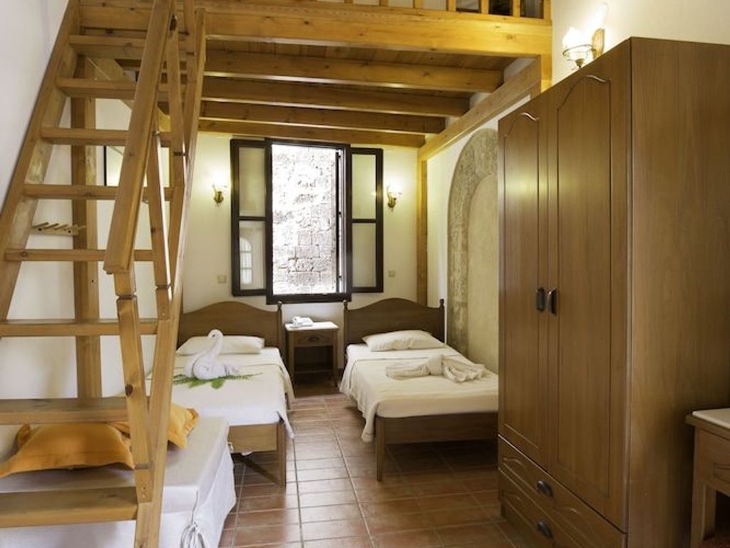Camelot Traditional & Classic Hotel