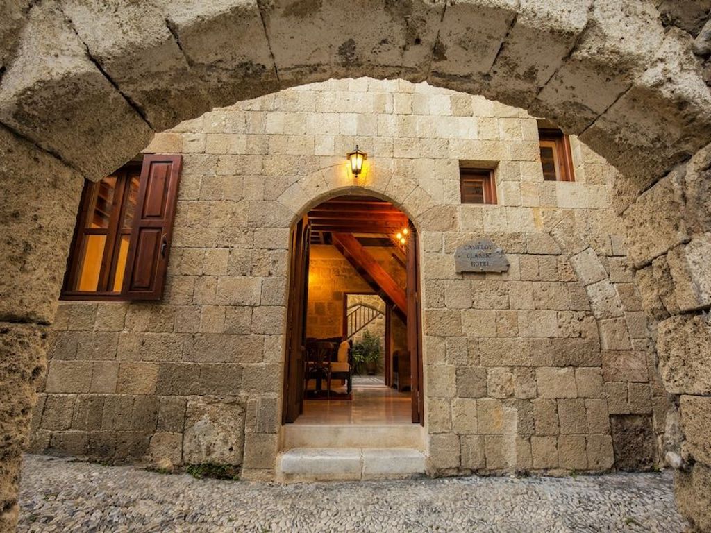 Camelot Traditional & Classic Hotel
