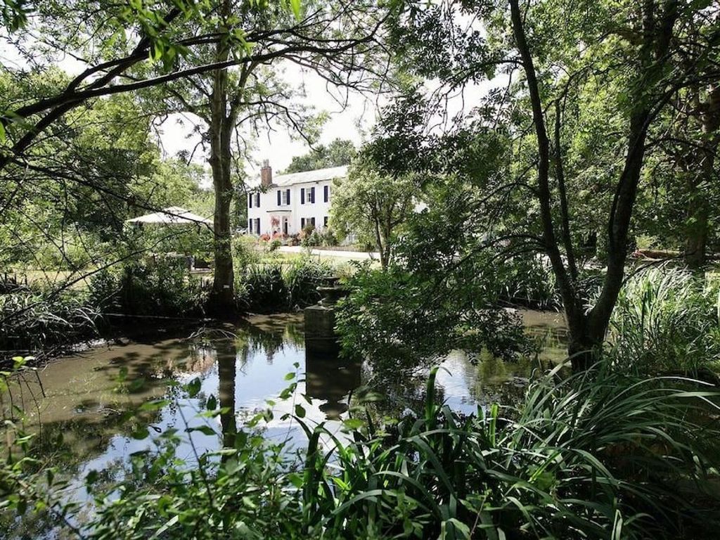 Crossways Hotel