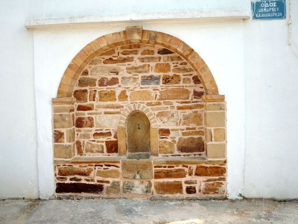 Topakas House