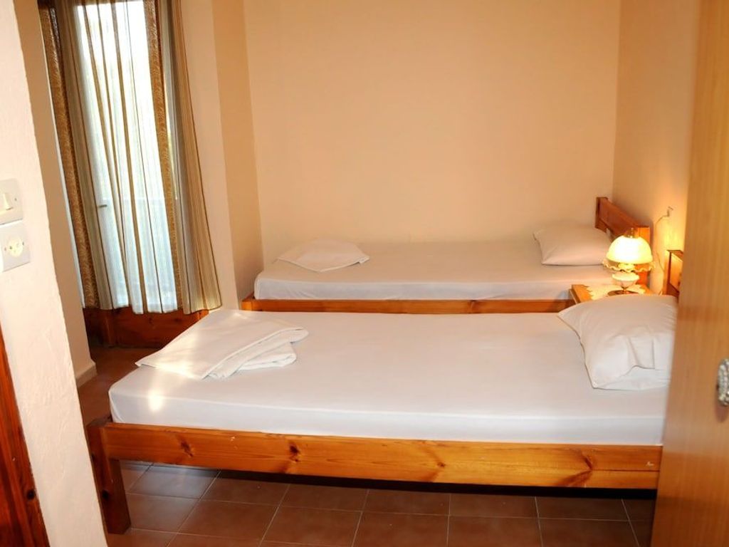 Topakas House