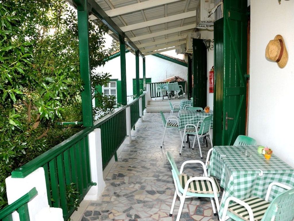 Topakas House