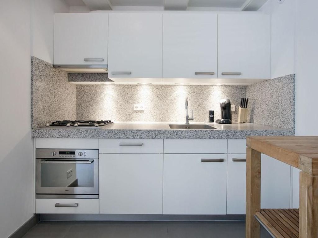 Charles Apartment