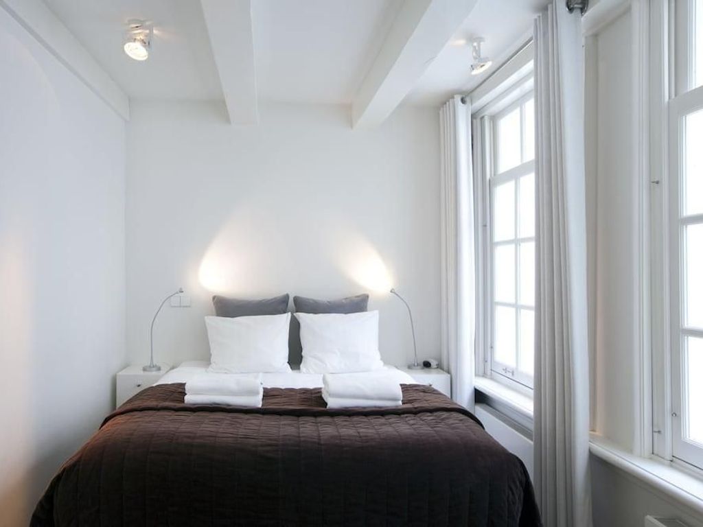 Charles Apartment