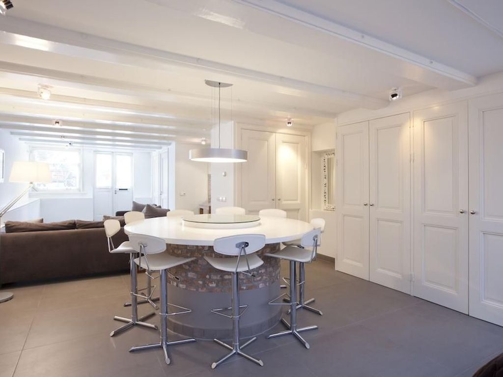 Charles Apartment