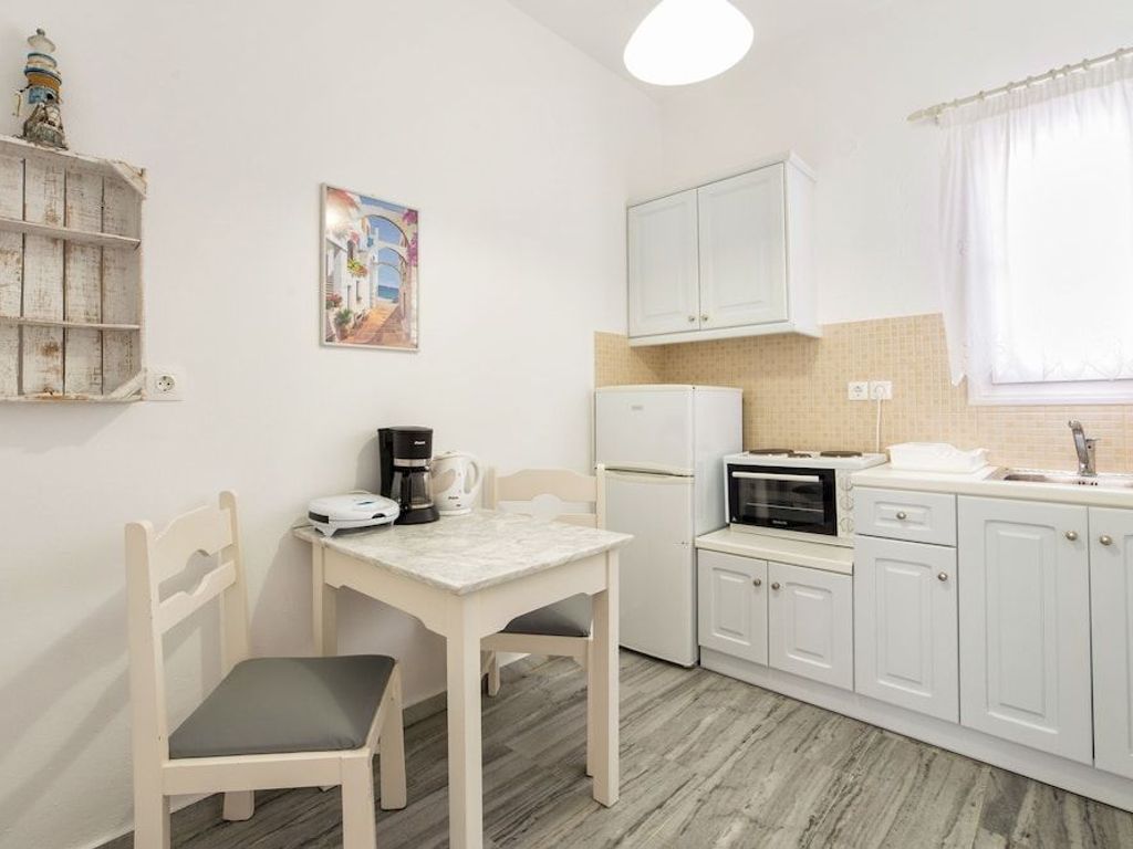 Tarsa Studios & Apartments