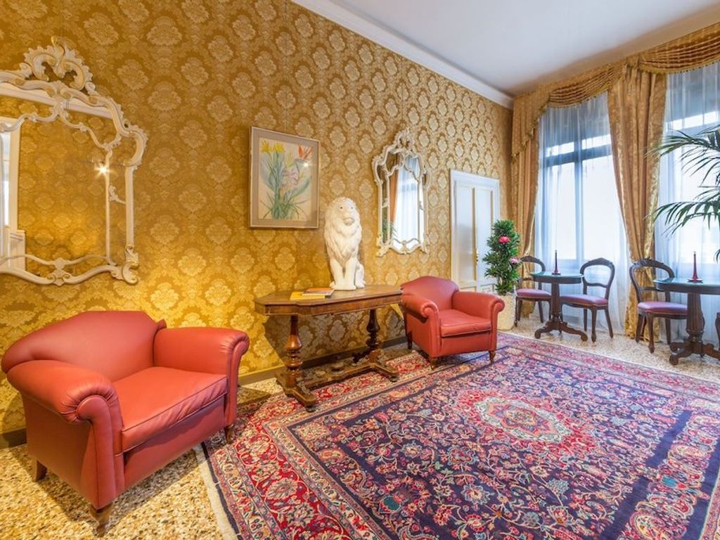 Friendly Venice Suites