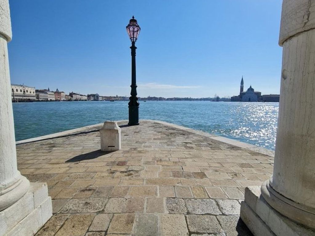 Friendly Venice Suites