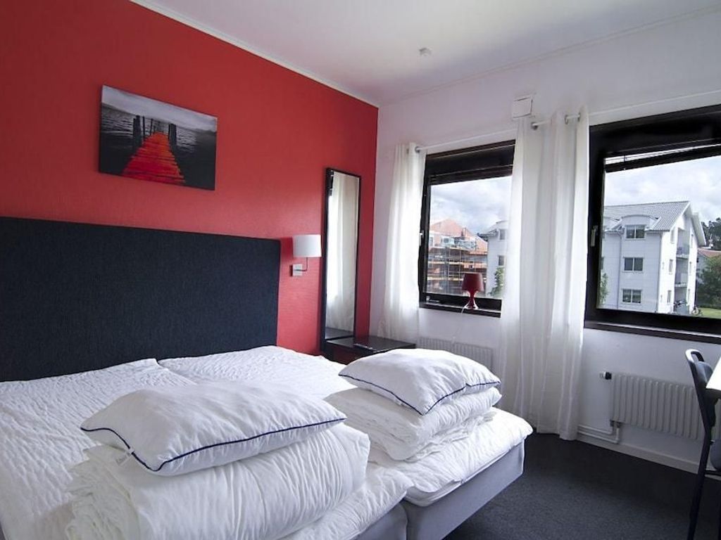 Hotel & Hostel 10