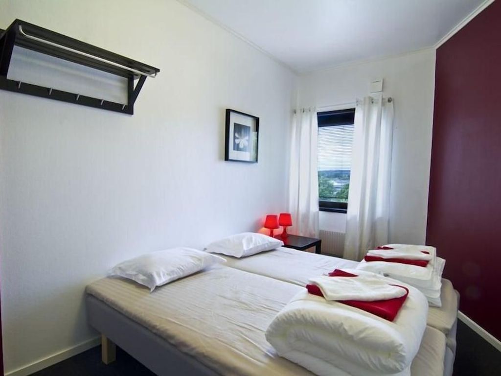 Hotel & Hostel 10