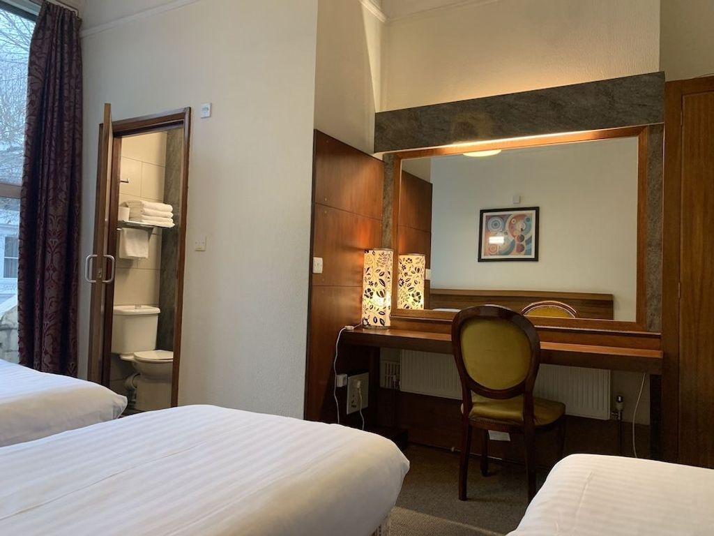 London Visitors Hotel