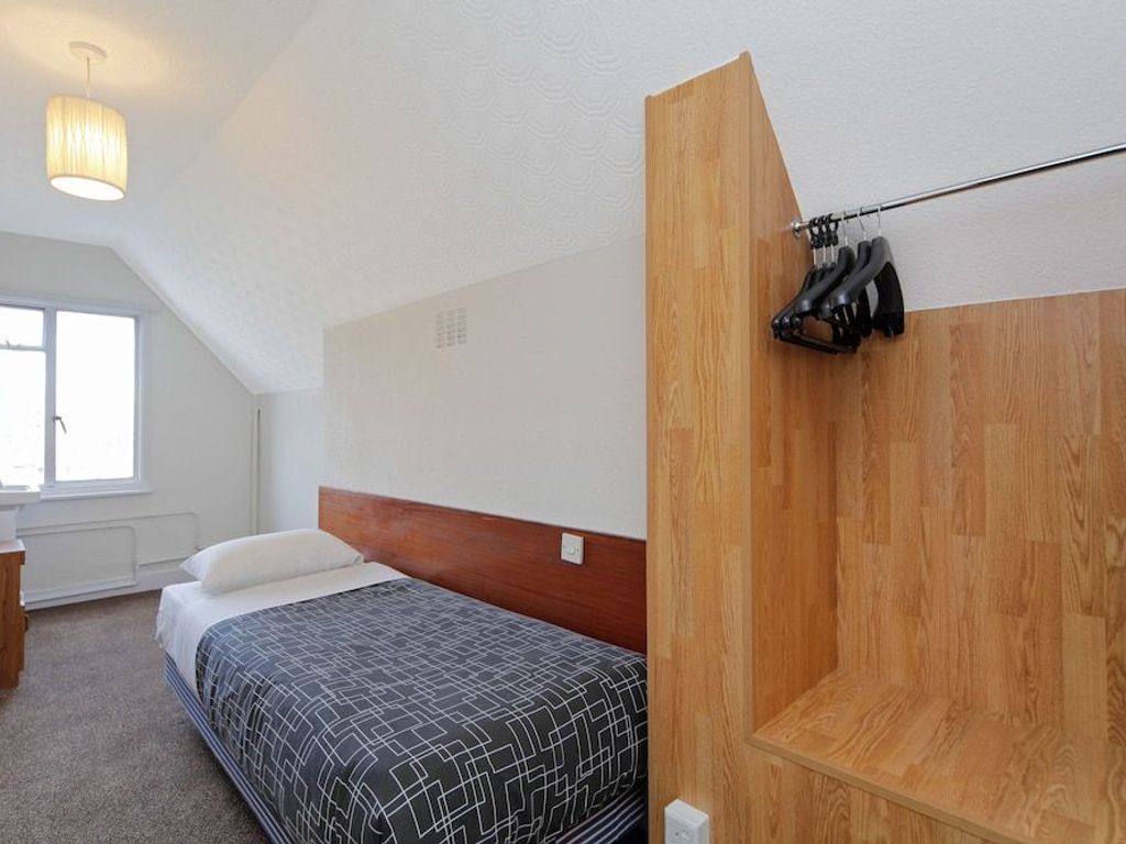 London Visitors Hotel