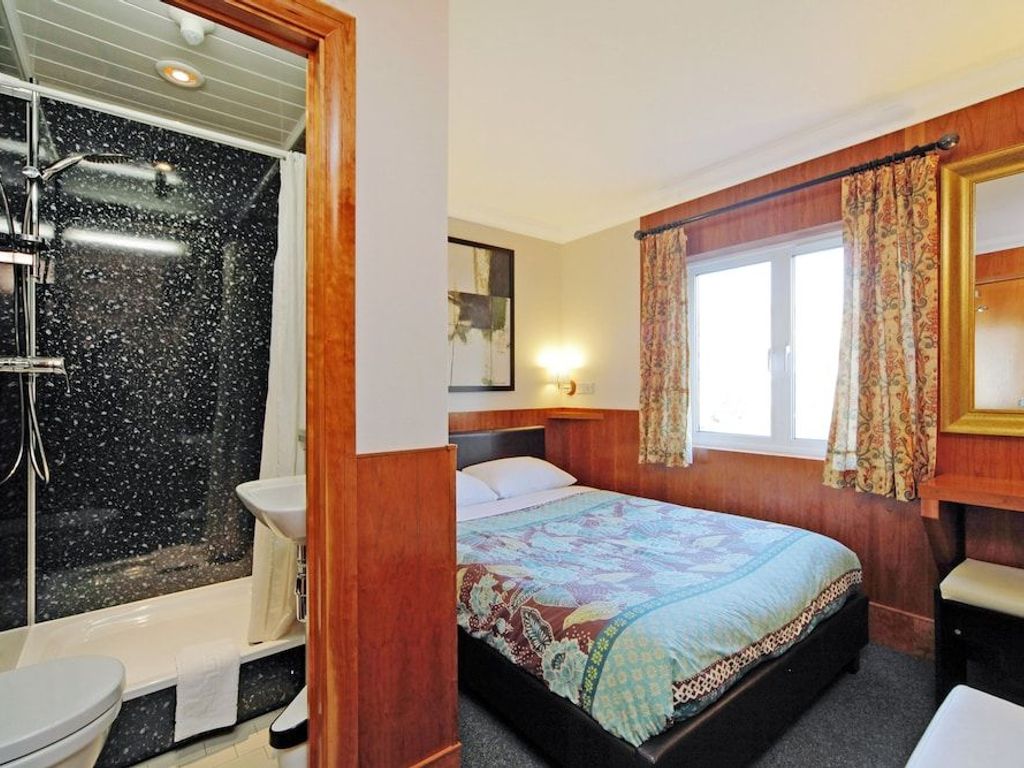 London Visitors Hotel