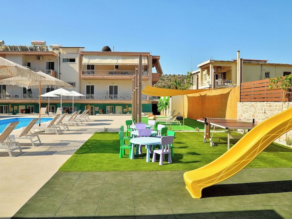 ID Holiday Living
