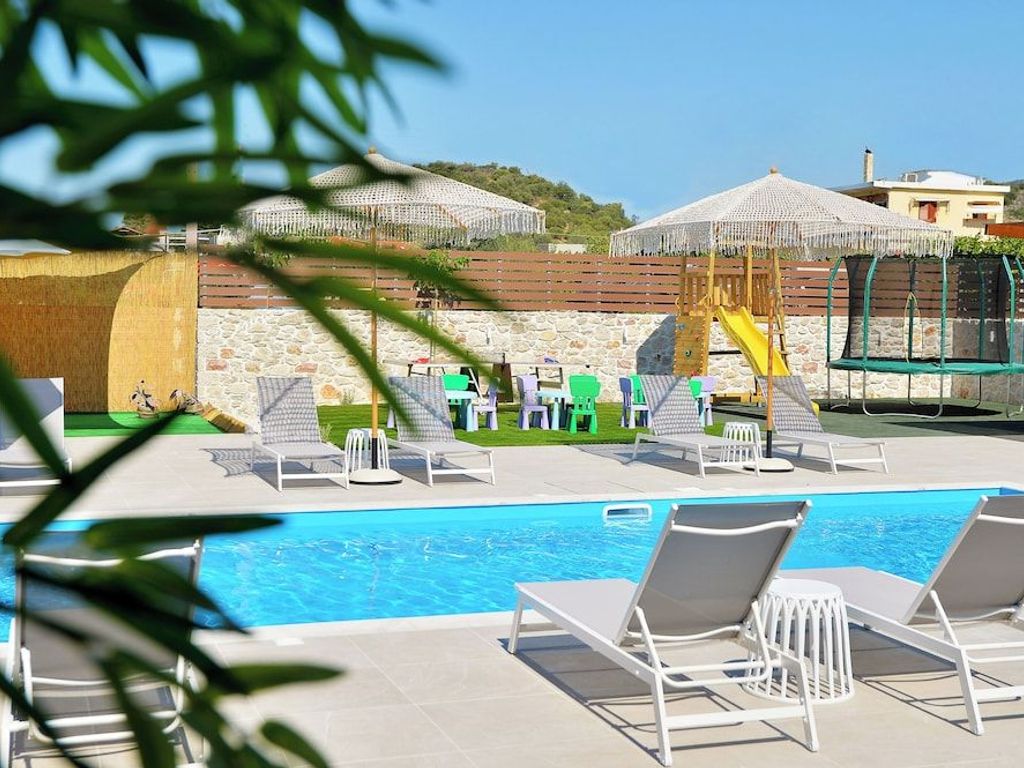 ID Holiday Living