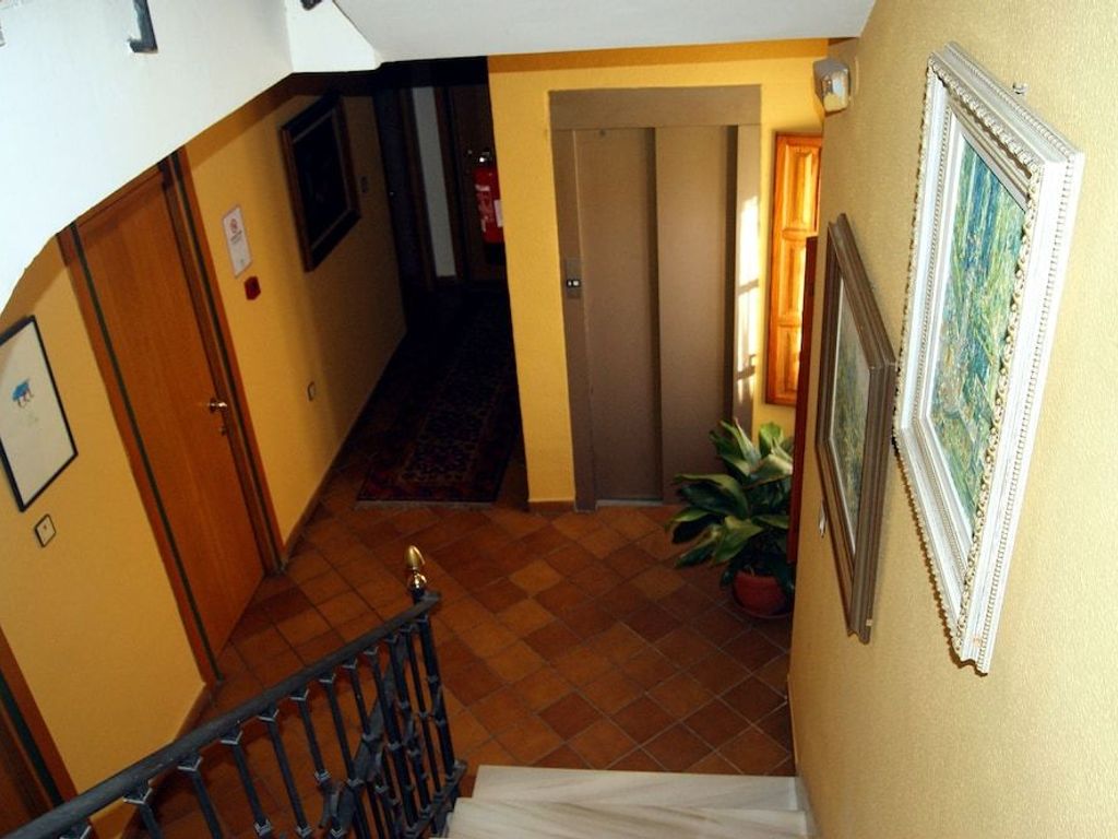Hotel Almona