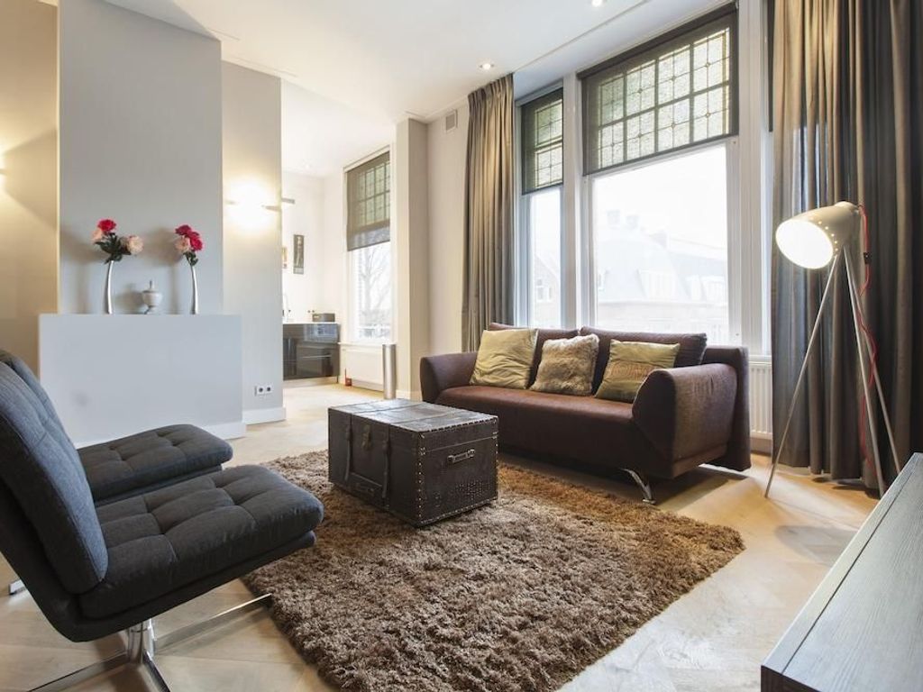 Laura Apartments