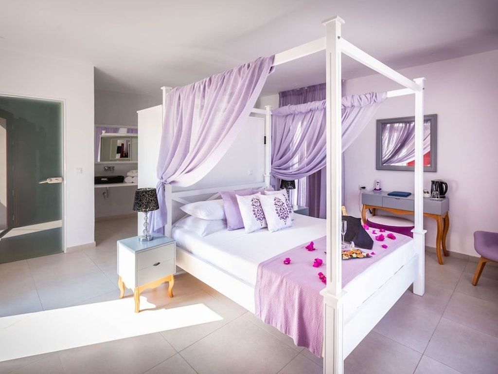 Mar n Mar Crown Hotel and Suites