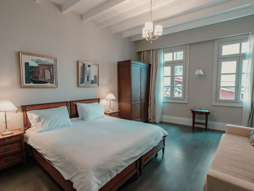 Xenon Inn