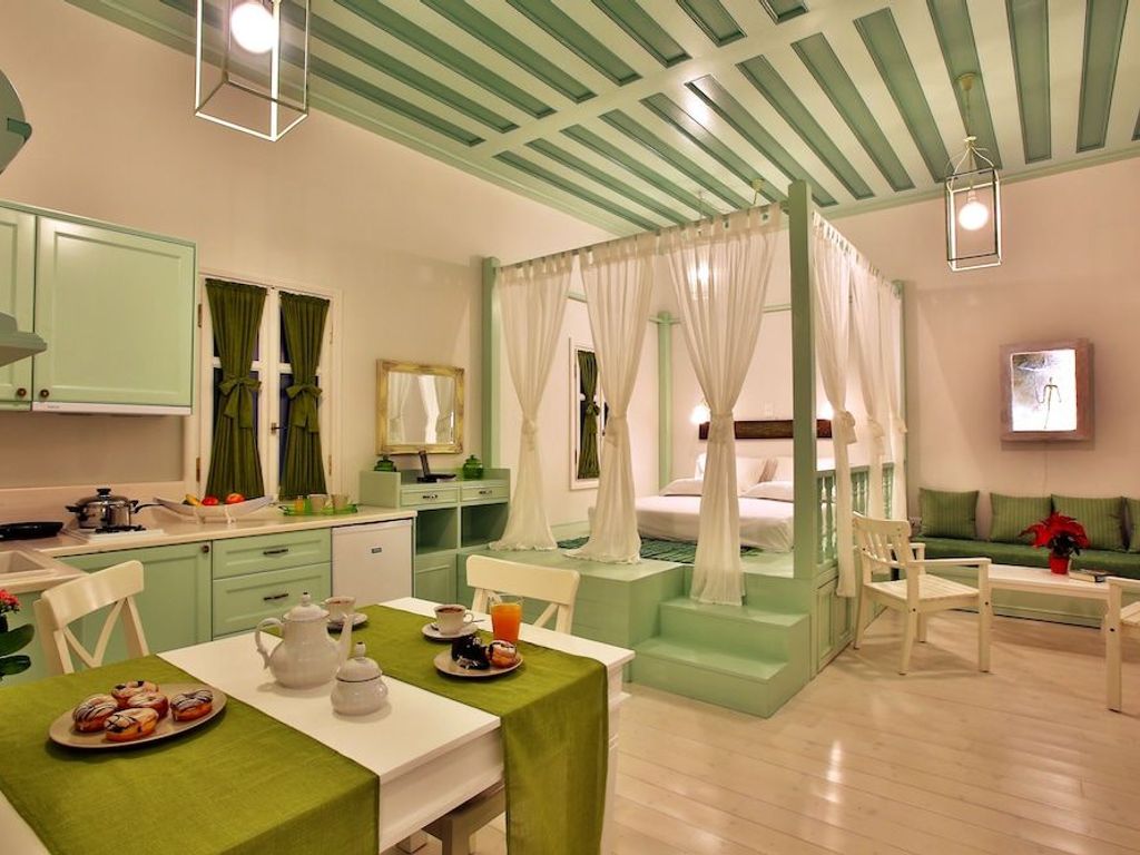 Efchi Suites 1904