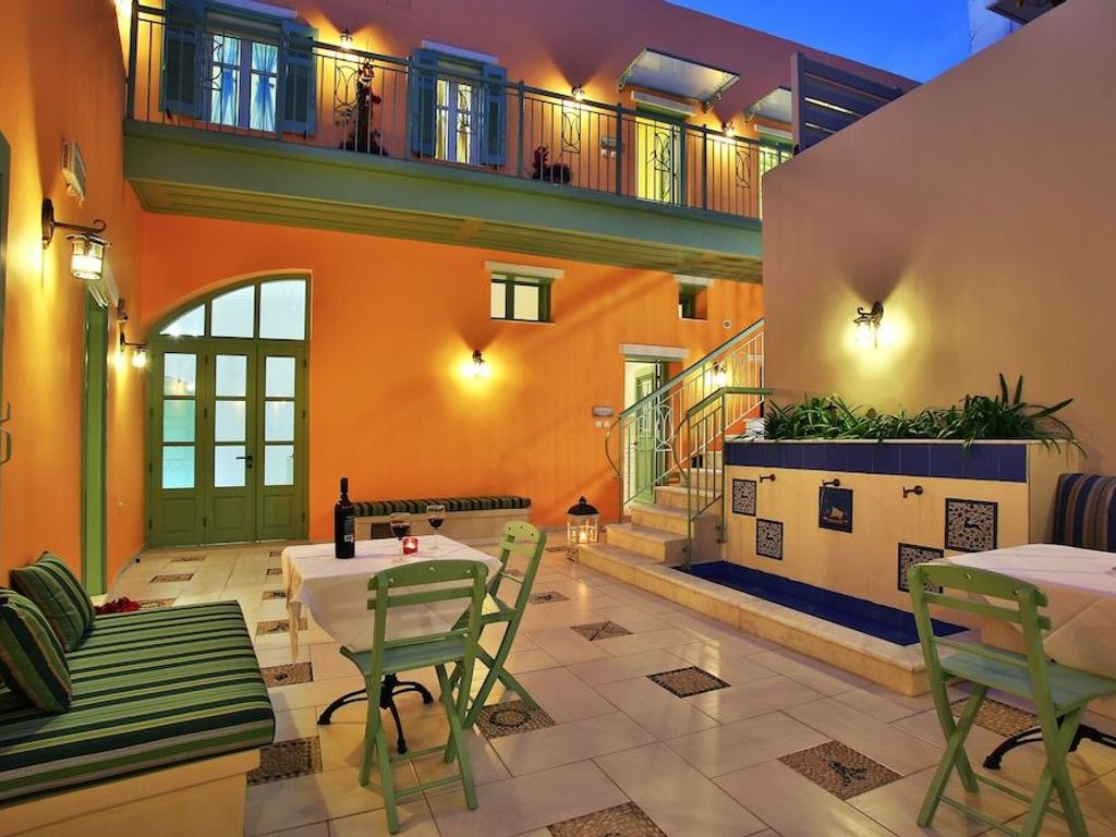 Efchi Suites 1904