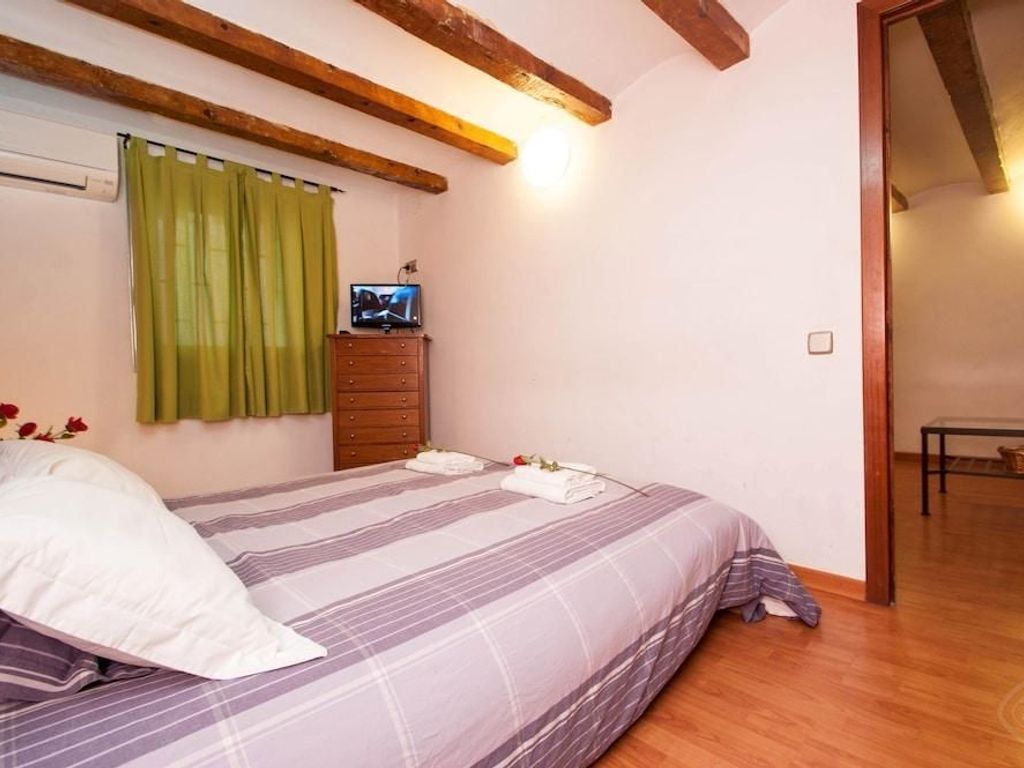 Rustic Poble Sec Apartment