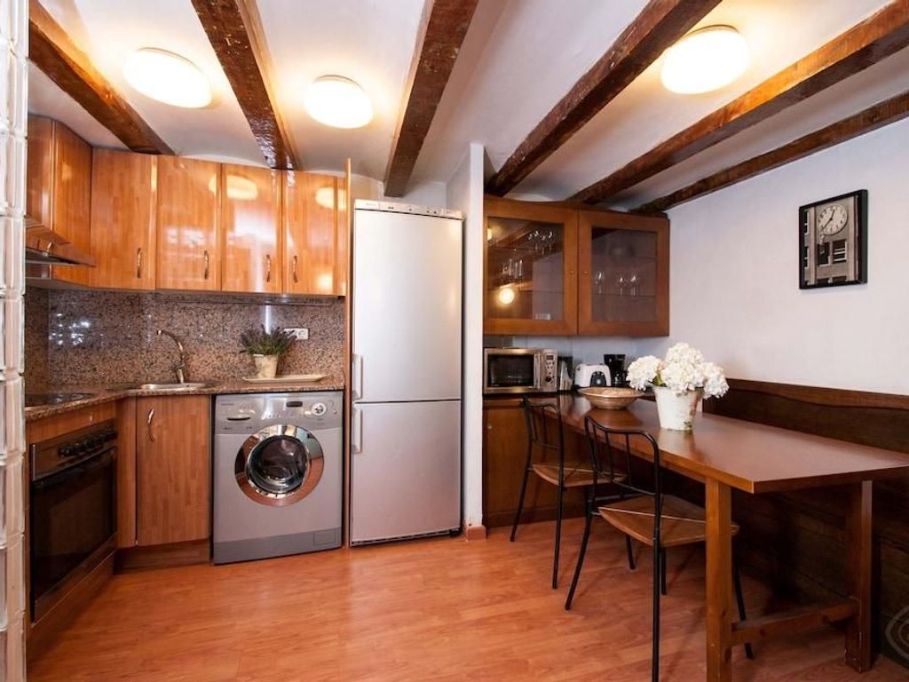 Rustic Poble Sec Apartment