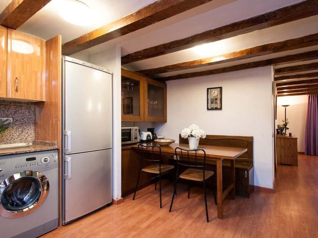 Rustic Poble Sec Apartment