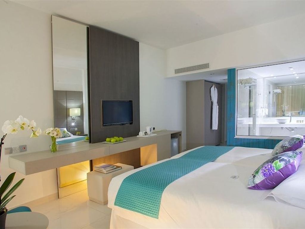 King Evelthon Beach Hotel & Resort