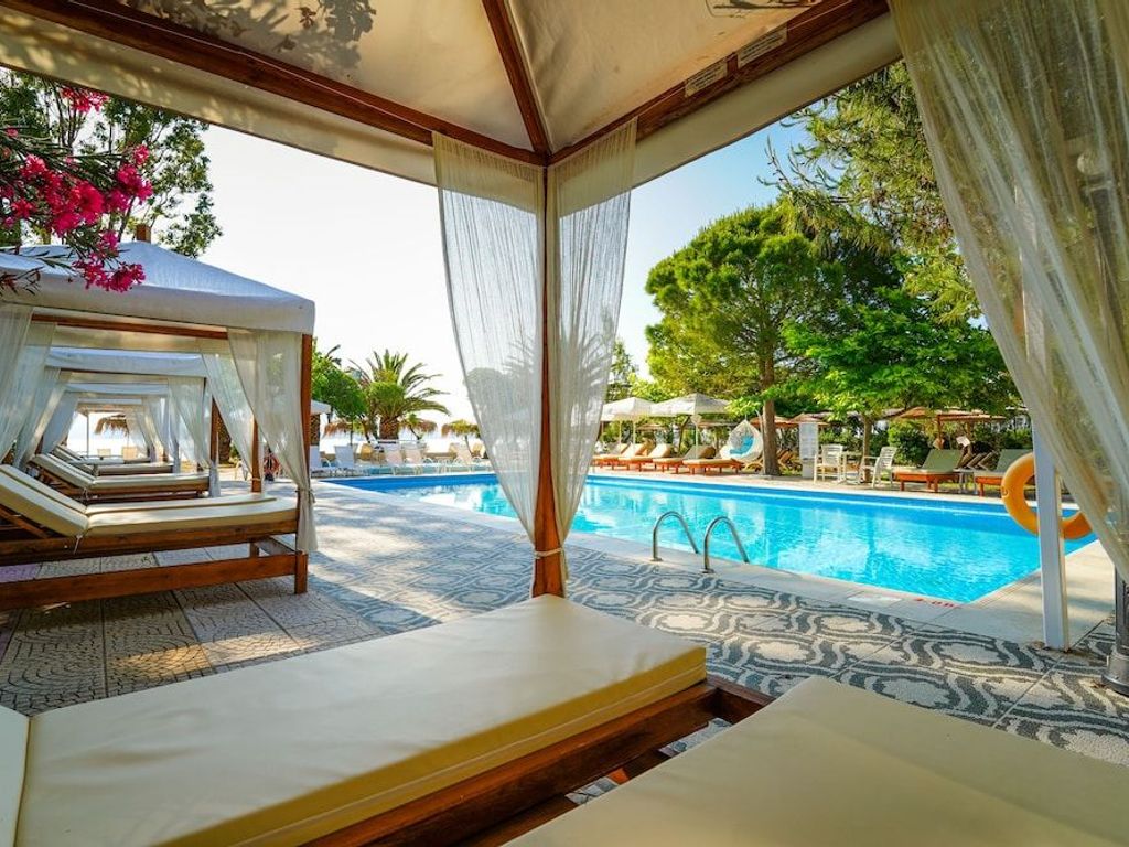 Summery Hotel
