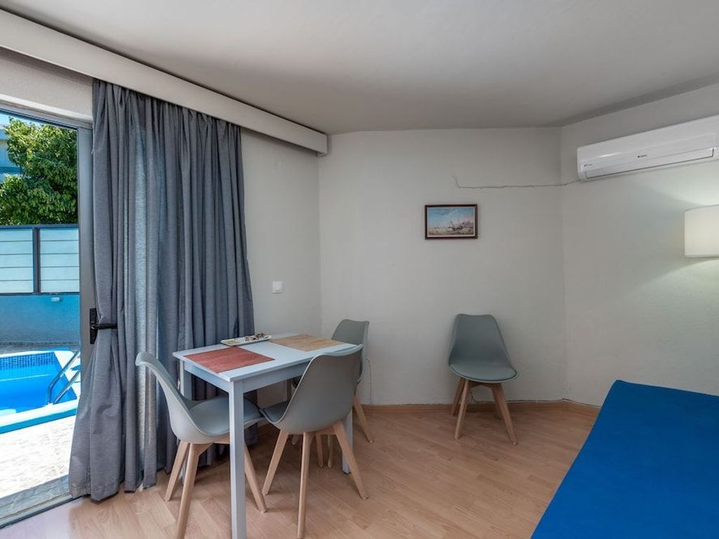 7 Palms Hotel Apartments